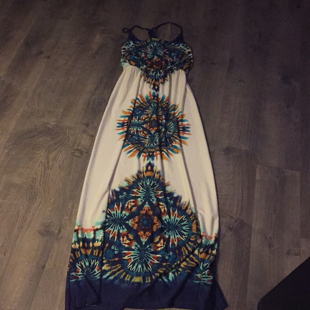 Adorable women’s size small maxi dress